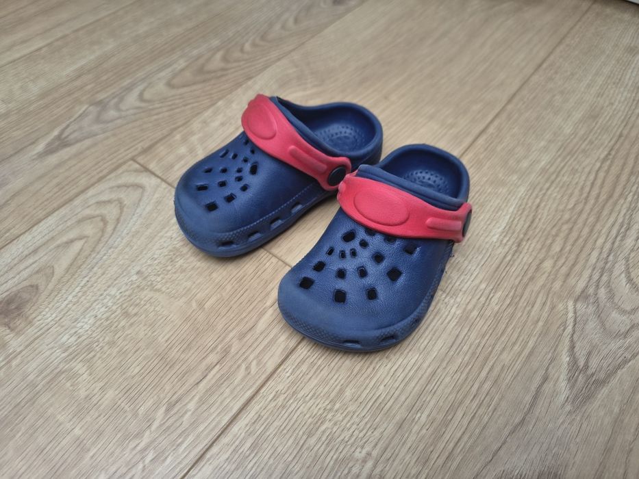 Pierwsze crocsy 20 /22 kroksy klapki buty do wody granatowe d