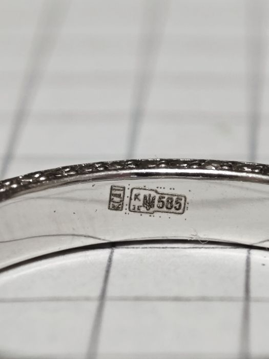 Золота каблучка, з діамантами 0.4 ct,585 проба.