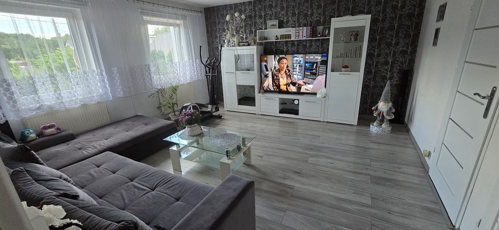 Nowa cena. Sprzedam mieszkanie 4 pokoje (pół domu, 76m2 + 7 arów własn