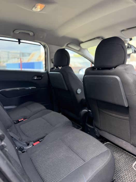 Продаж авто Peugeot 5008
