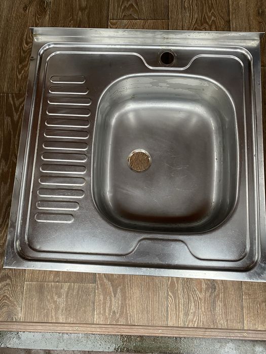 Мийка кухонна із нержавийки.