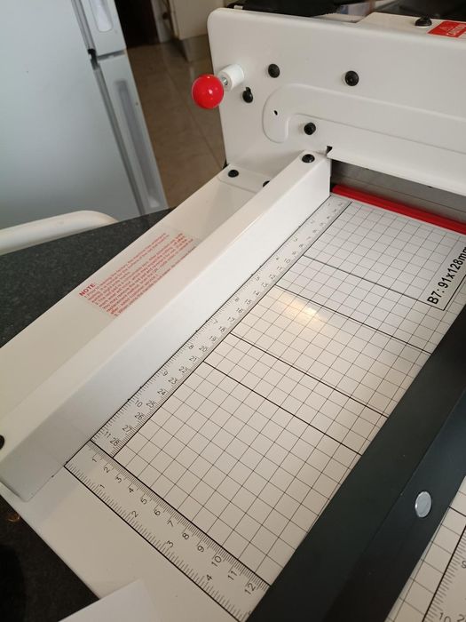 Guilhotina Vevor 12" / Nova