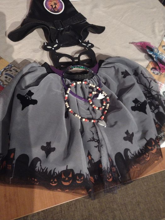 Saia com acessórios para menina