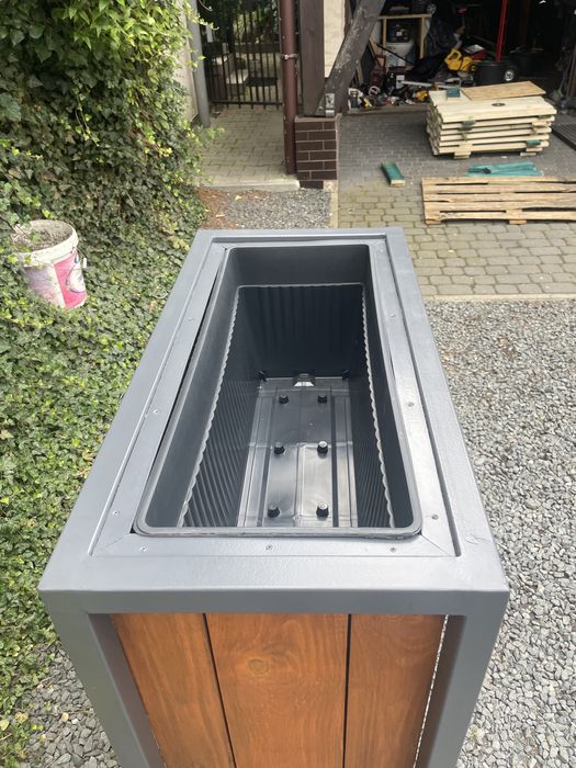 Drewniana donica ogrodowa zewnętrzna na taras