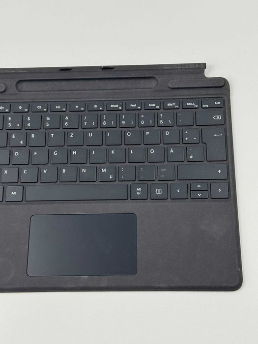 Чохол-клавіатура Microsoft Surface Pro Signature Keyboard QWERTZ Black (з тачпадом, німецька розкладка)