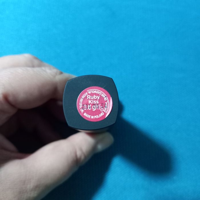 Avon Ultramatowa szminka Ruby Kiss