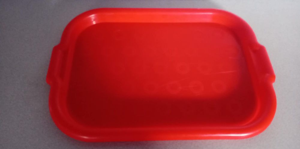 40 sztuk tacka Tacki plastikowe czerwone z atestem 38x27 cm