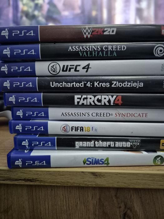 Ps4 + 3 gry -  dobry stan