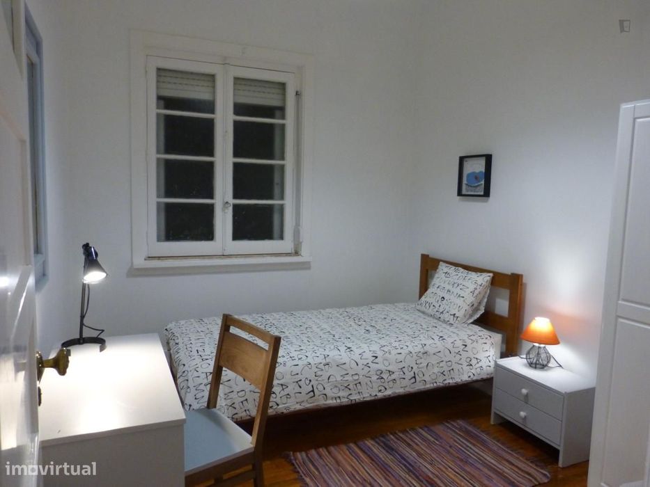 Quarto - localizado em Saldanha Lisbon
