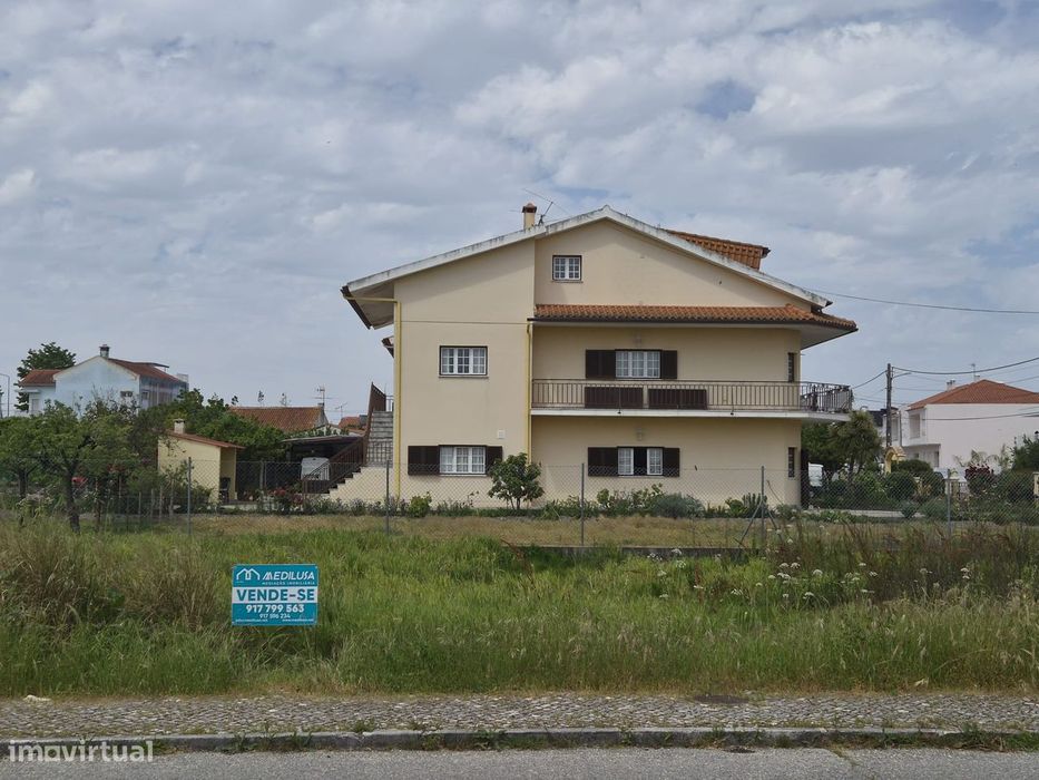Lote terreno, com 287m2 de área, em Portela - M.Grande. — Marinha Grande, Leiria