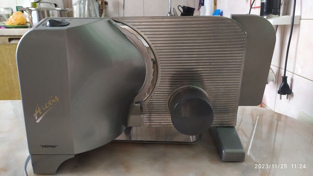 Ломтерізка єлектрична