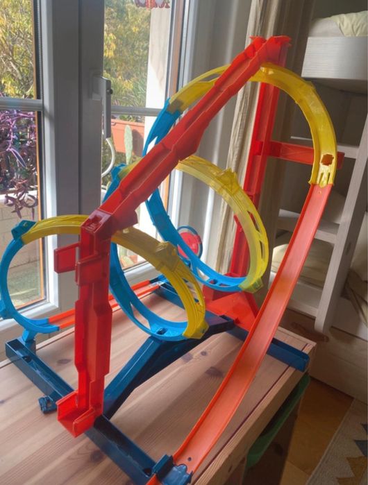 Hot Wheels Track Builder Unlimited Corkscrew Twist Kit