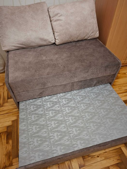 Диван підлітковий у відмінному стані