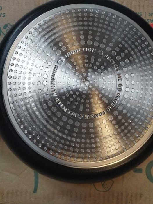 Patelnia Tefal  nieprzywierająca 24 cm do wszystkich kuchenek