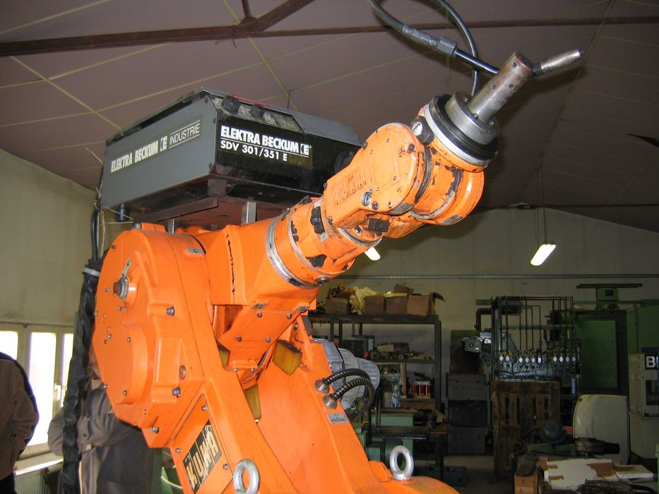 robot spawalniczy KUKA 161/15/25