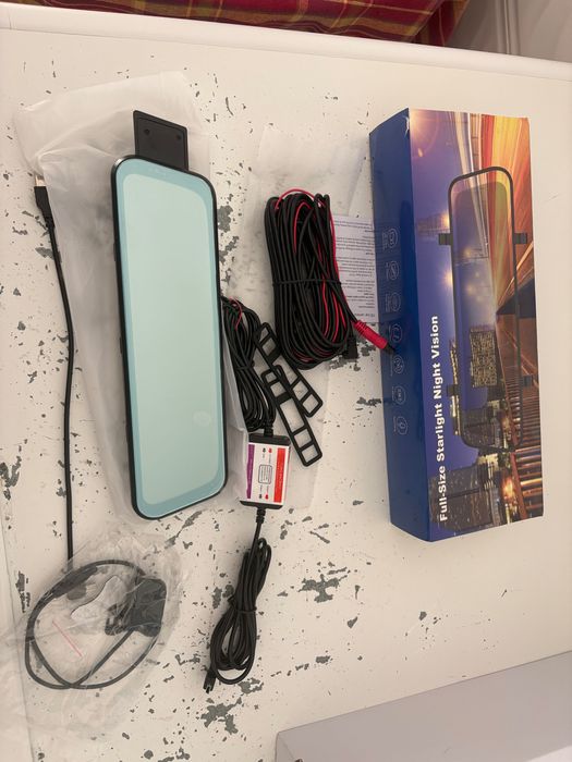 Espelho retrovisor Full HD com visão noturna câmara frontal e traseira novo nunca usado completo na caixa fácil instalação ótima qualidade