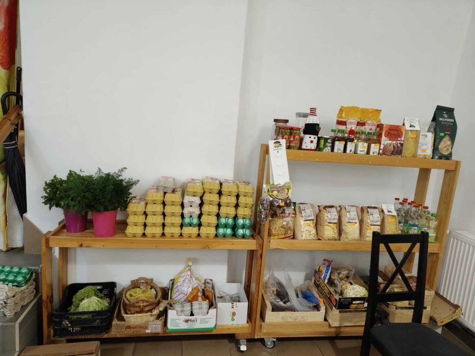 Sprzedam regały i skrzynki