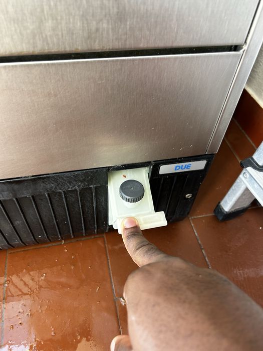 Máquina profissional de lavar copos – Omniwash DUE A-Q