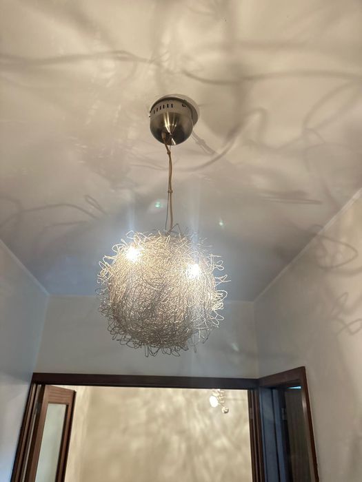 Três  candeeiros de teto