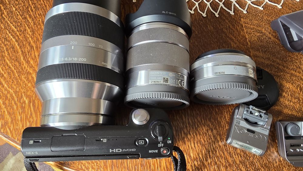 Sony Nex 5 z trzema obiektywami