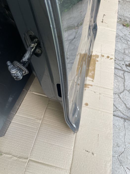 Двері  з пошкодженями Vw Jetta 6  LD7X та комплектуючі