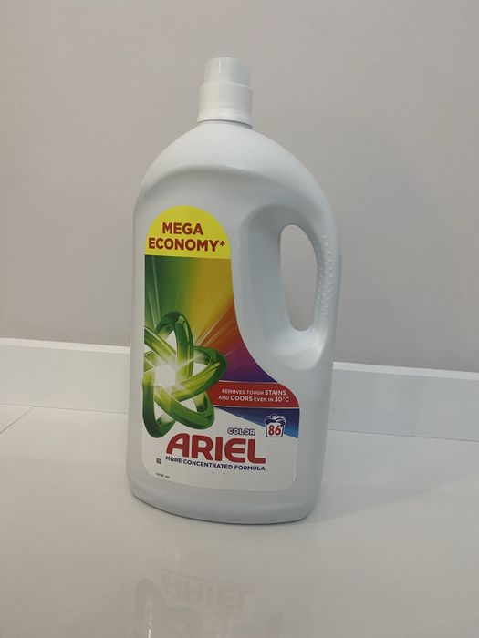 Plyn do prania koloru Ariel 4l