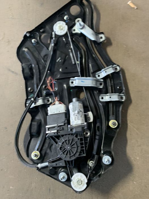 Elevador traseiro esquerdo Vw Beetle 2004