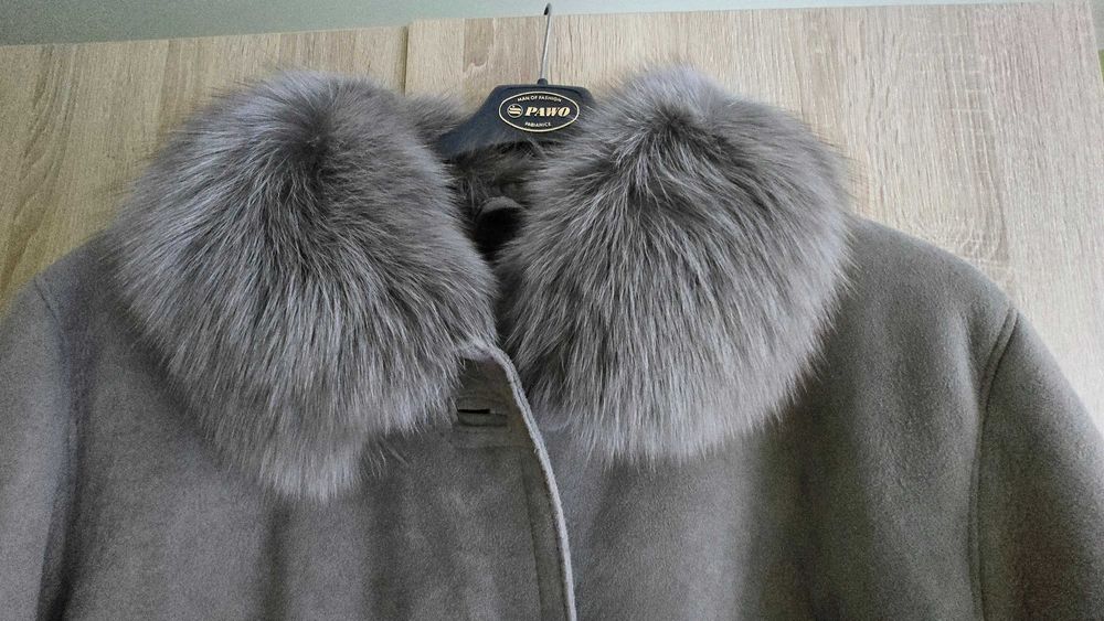 Stylowy kożuszek szary sr dlugosc obszyty futerkiem