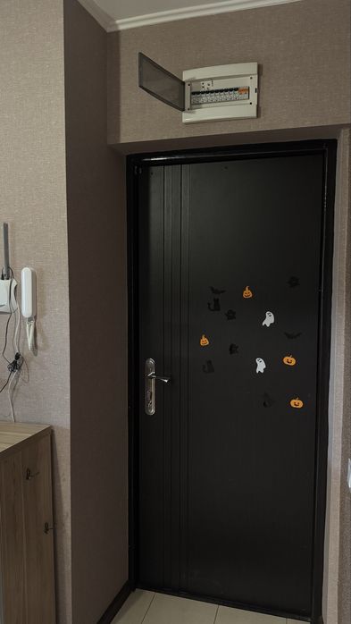 Продам 3х комнатную квартиру Живые и мертвые