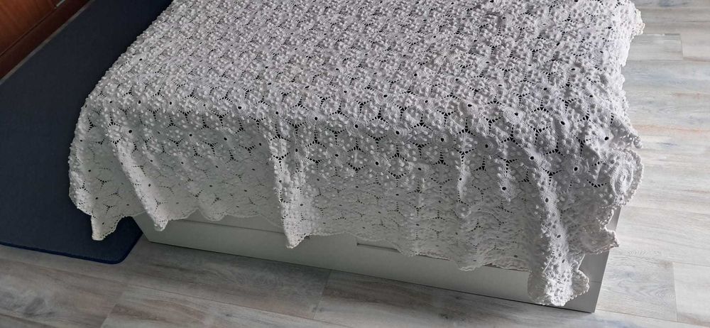 Colcha de renda feita à mão