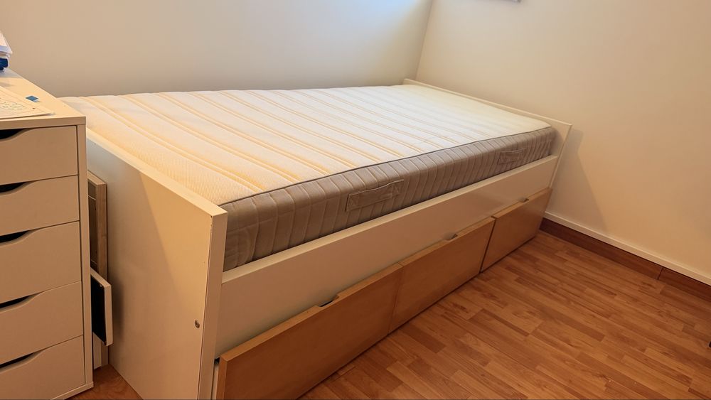 Cama individual com ou sem colchão em muito bom estado