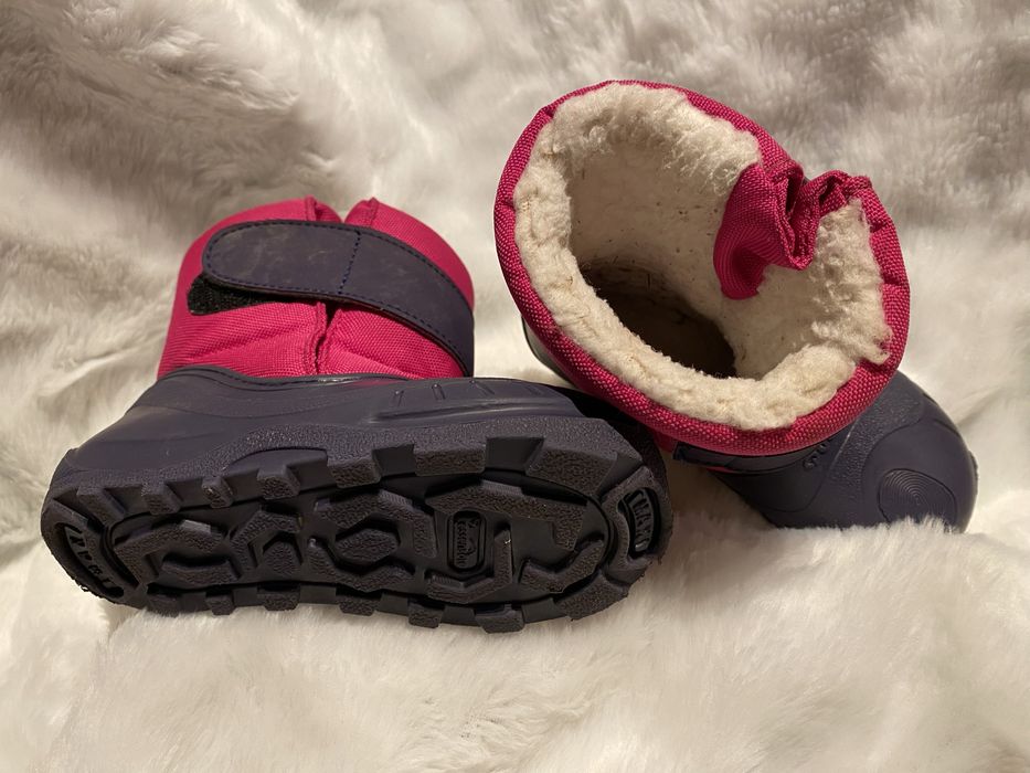 Galochas rosa de criança