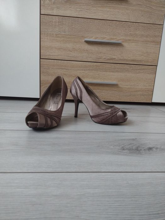 Szpilki beżowe rozmiar 36
