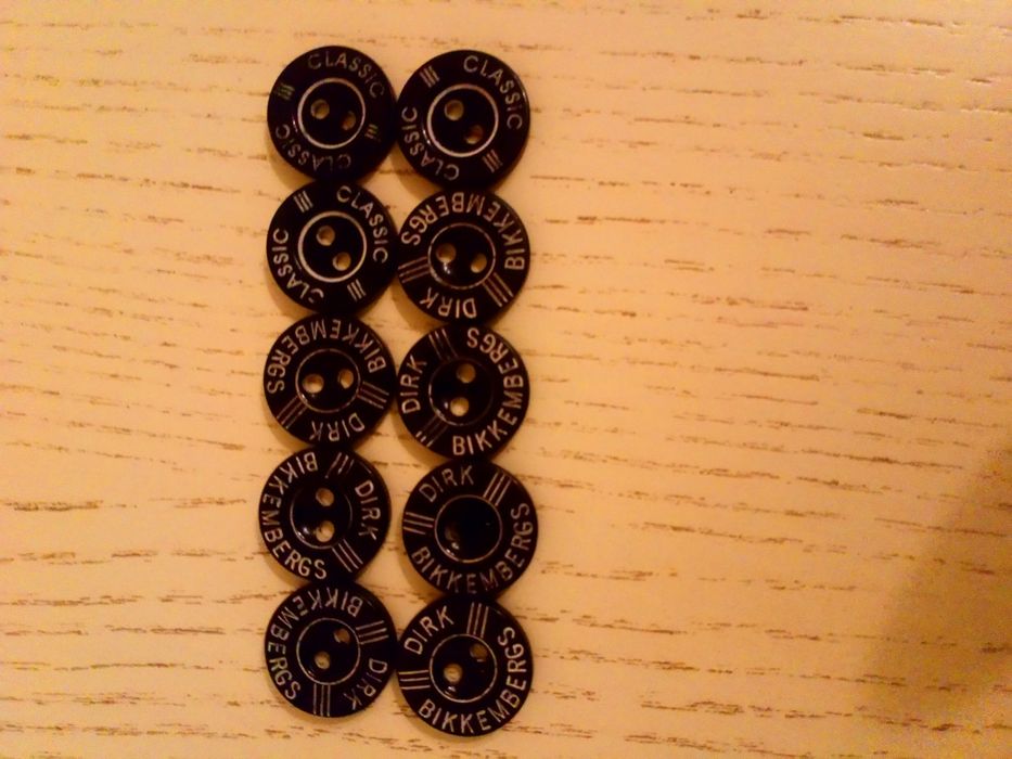 Продам пуговиці.