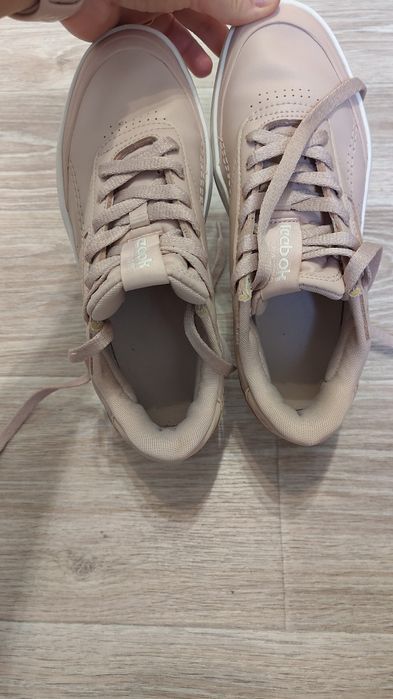 Продам жіночі кросівки Reebok