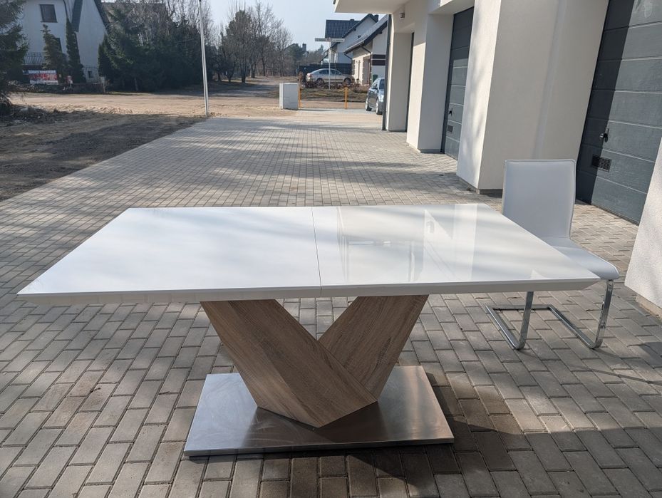 Sprzedam stół  plus 6 krzeseł