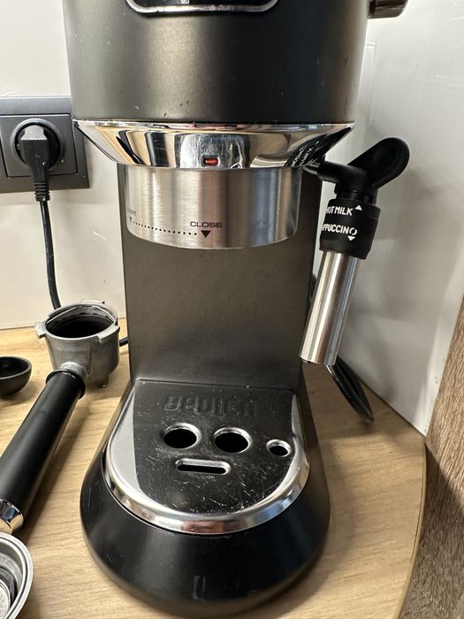 ekspres kolbowy delonghi dedica