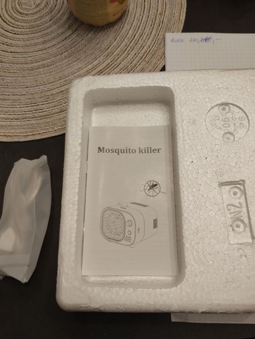 Lampa przeciwko komarom i muchom