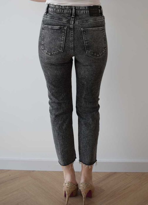 Stradivarius 38 m  mom slim czarne spodnie wysoki stan jeansy