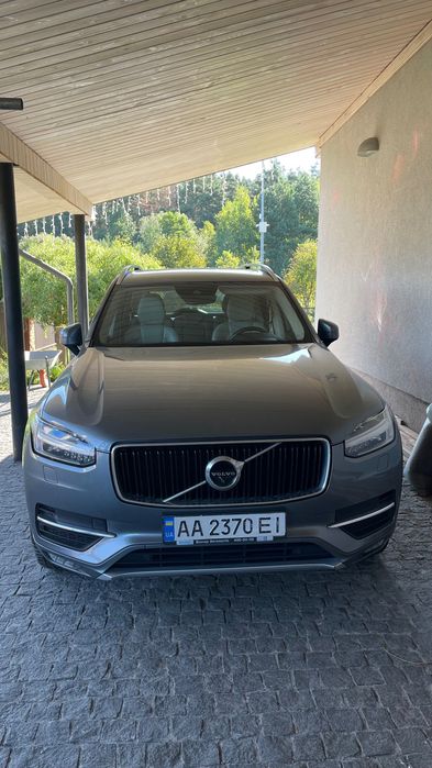 Автомобиль Volvo XC90