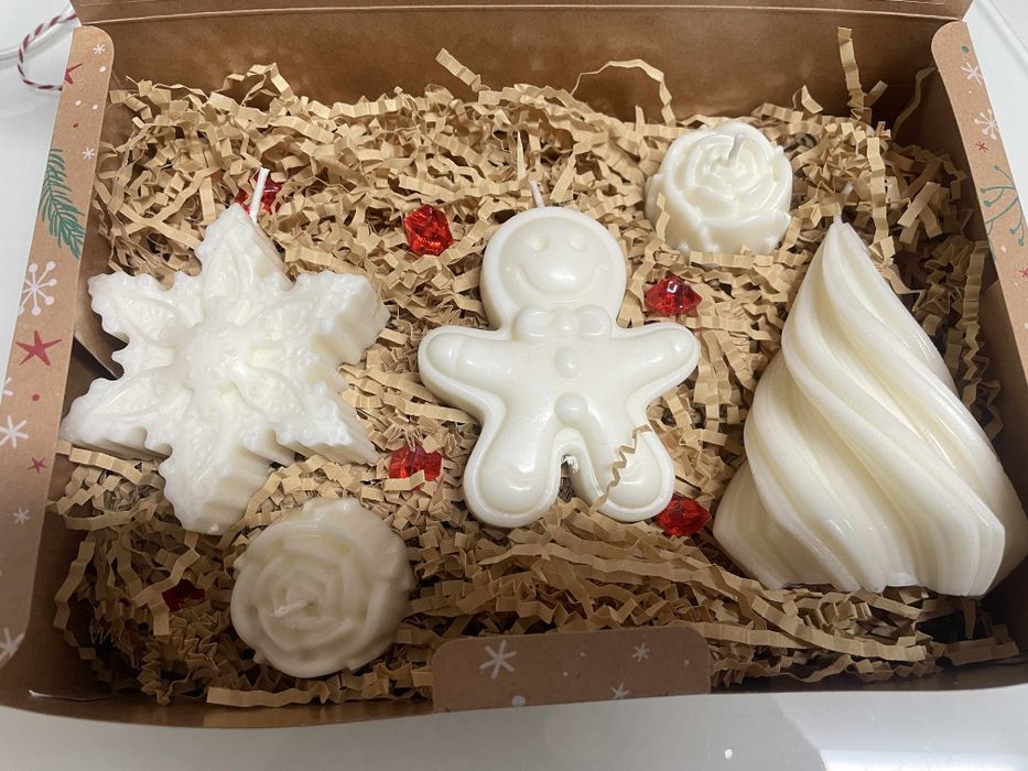 Caixa presente com velas natalícias