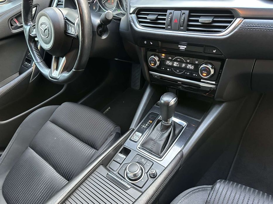 Офіційна Mazda 6 2017