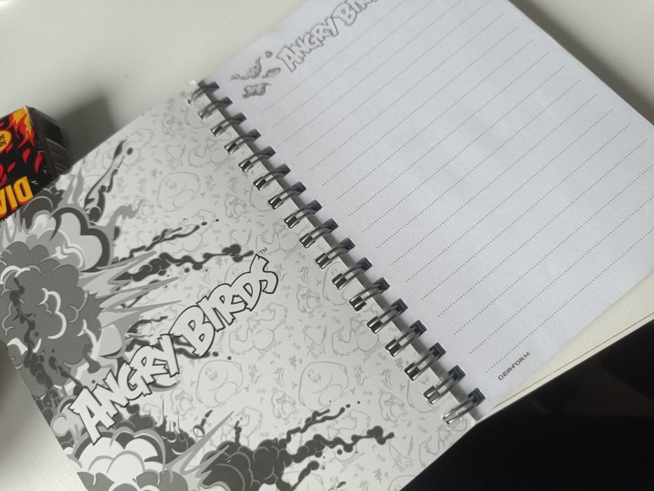 Angry Birds notes i metalowy pojemnik na długopisy