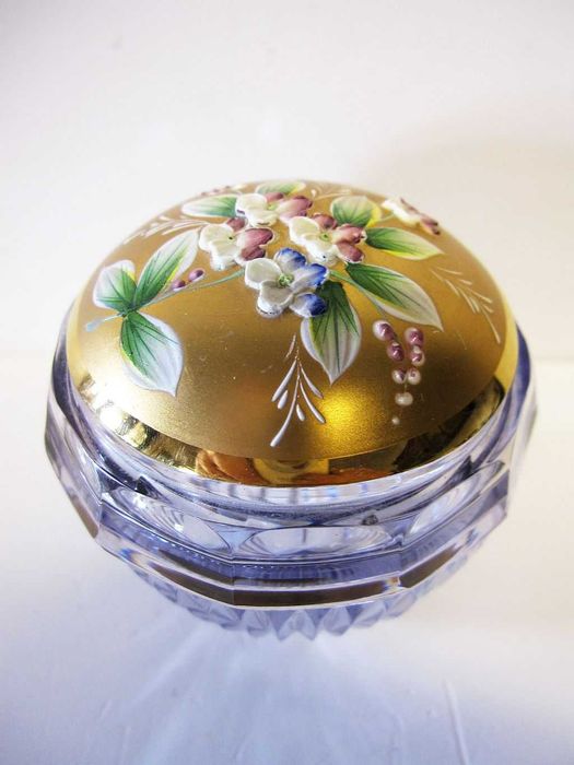 Fantastic Alexandrite glass box with golden and polychrome lid