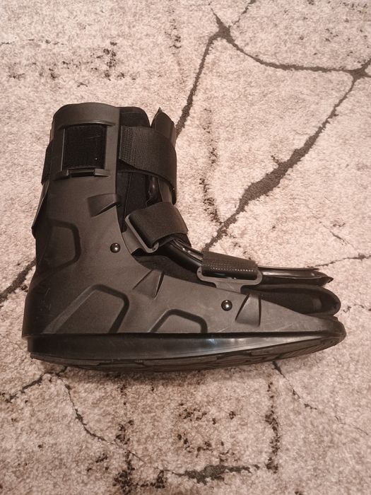 Orteza typu Walker Qmed by Meyra używana w dobrym stanie