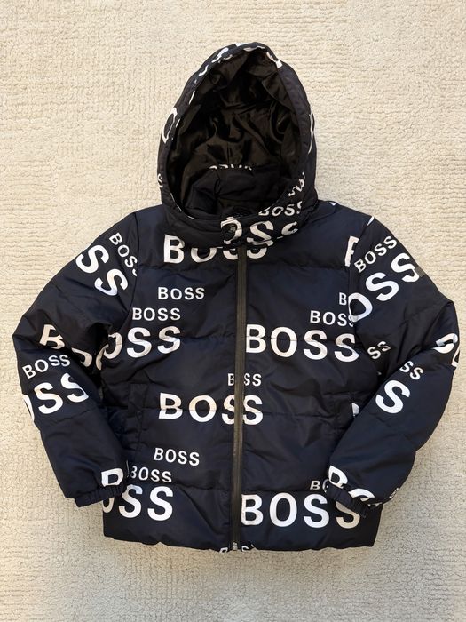 Тепла куртка Boss на 7-8 років