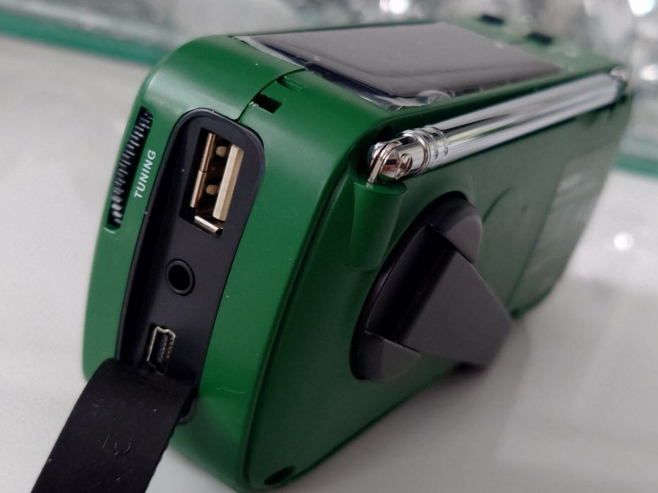 DEGEN DE13 radio survivalowe turystyczne solarne