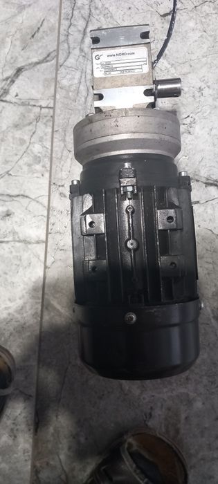 Motoroduktor elektryczny 230V