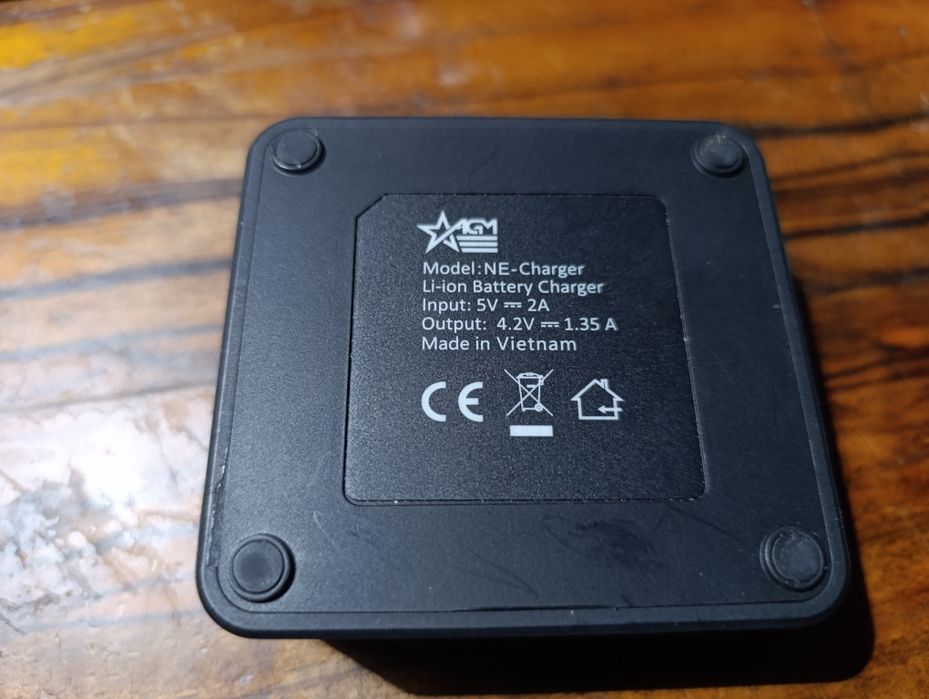 Зарядний пристрій AGM NE-Charger for RattlerV2