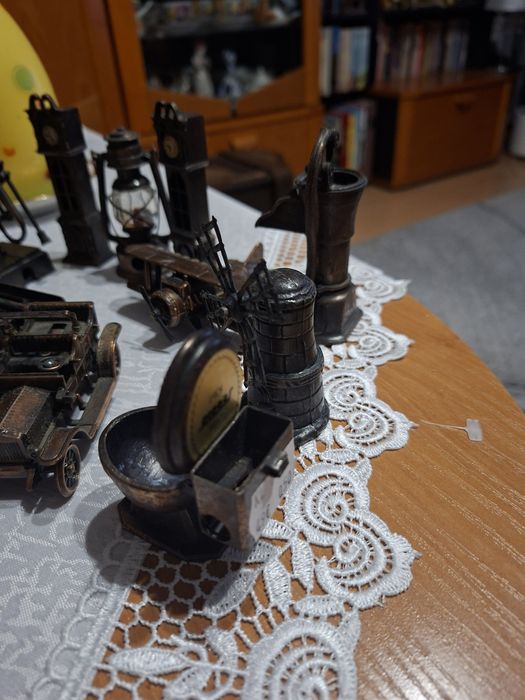 Kolekcja 12 sztuk metalowych strugaczek